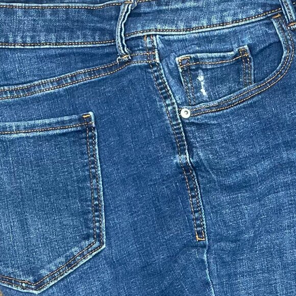 Old Navy Rockstar Distressed Whiskering Super Skinny Plus Size Jeans 18 Casual - Picture 4 of 8